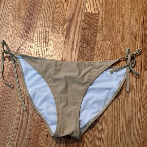 Two bathing suits - Picture 7 of 7